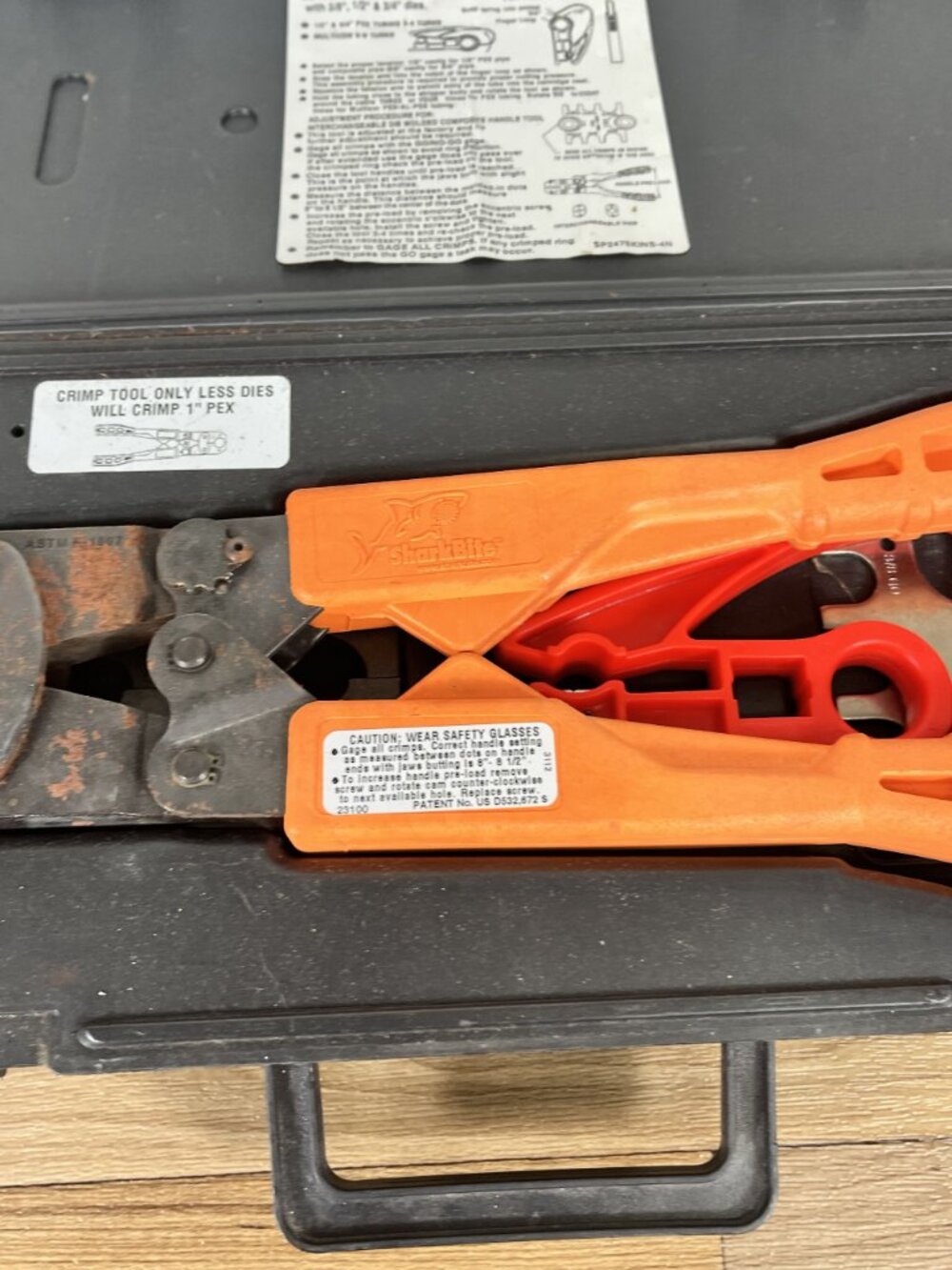 SharkBite 23100 Multi-Head 5000 lbs Force 3/8" to 1" PEX Crimp Ring Tool Kit - Picture 3 of 10